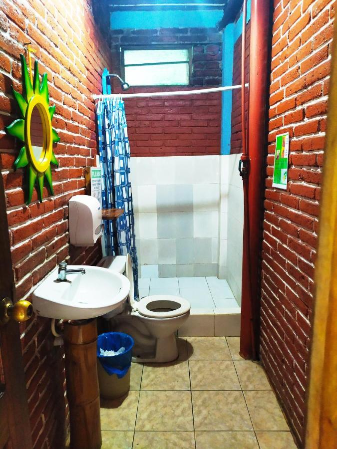 Iguana Beach House Hostel Montanita Luaran gambar
