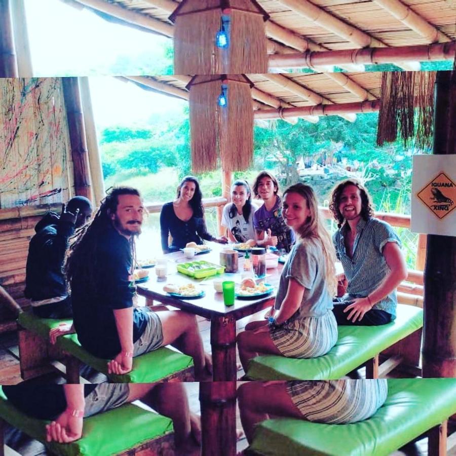Iguana Beach House Hostel Montanita Luaran gambar